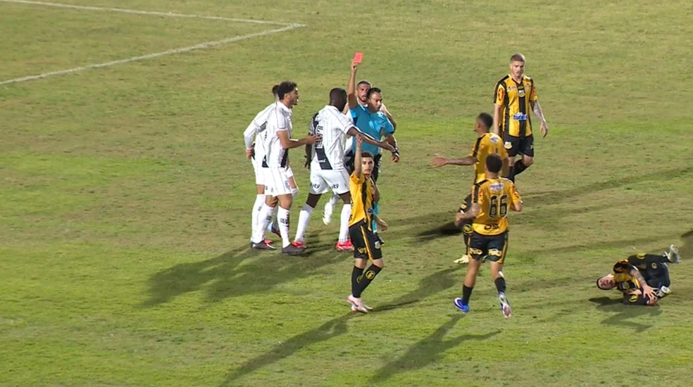 Márcio Silva expulso — Ponte Preta expulsões