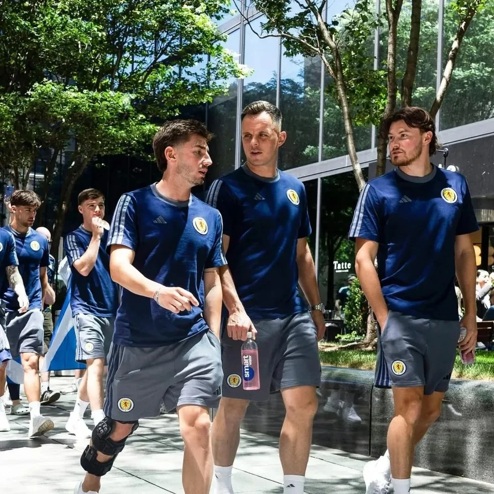 Billy Gilmour com a seleção da Escócia