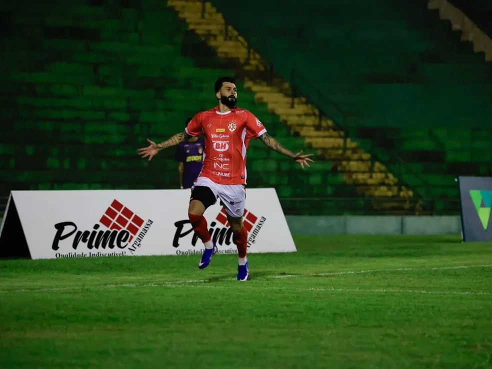 Uberaba vence Guarani-MG: imagem do jogo no Uberabão