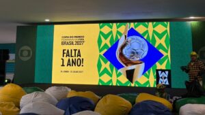 Bia Zaneratto e Tainá na Arena Globo antes da Copa do Mundo Feminina