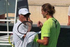 Alexander Zverev em quadra — Zverev é melhor jogador