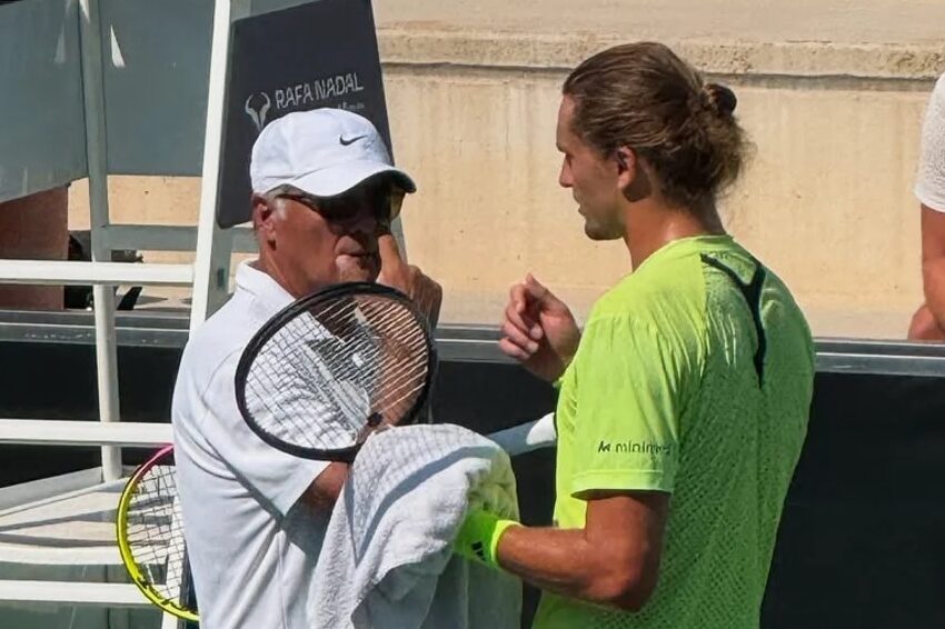 Alexander Zverev em quadra — Zverev é melhor jogador