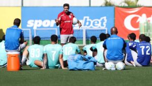 Treino do Palmeiras: Abel Ferreira no gramado