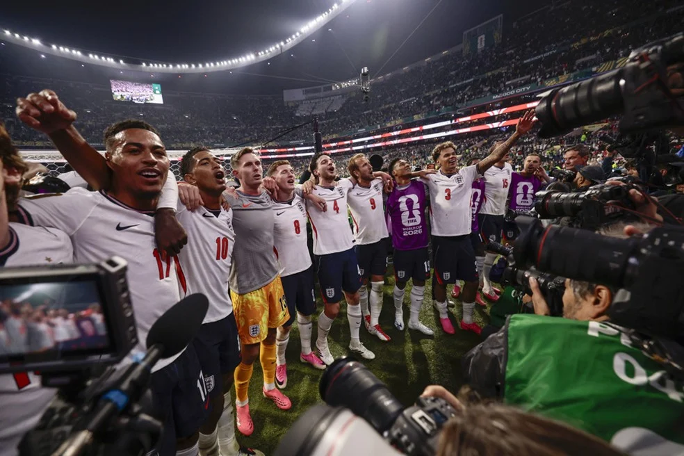 Jordan Henderson na comemoração da Inglaterra no Estádio Azteca