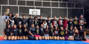 Treino na Escola de Luta Livre no Colégio Glória Perez