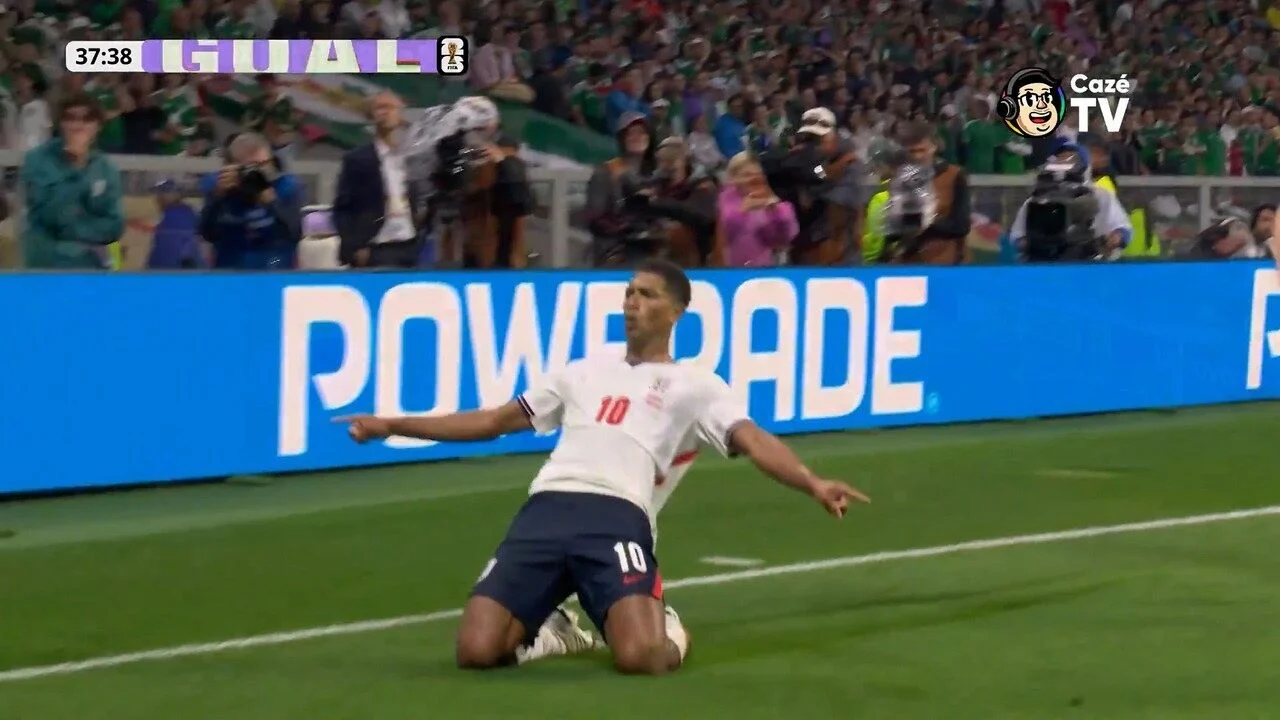 John Stones finge lesão durante comemoração