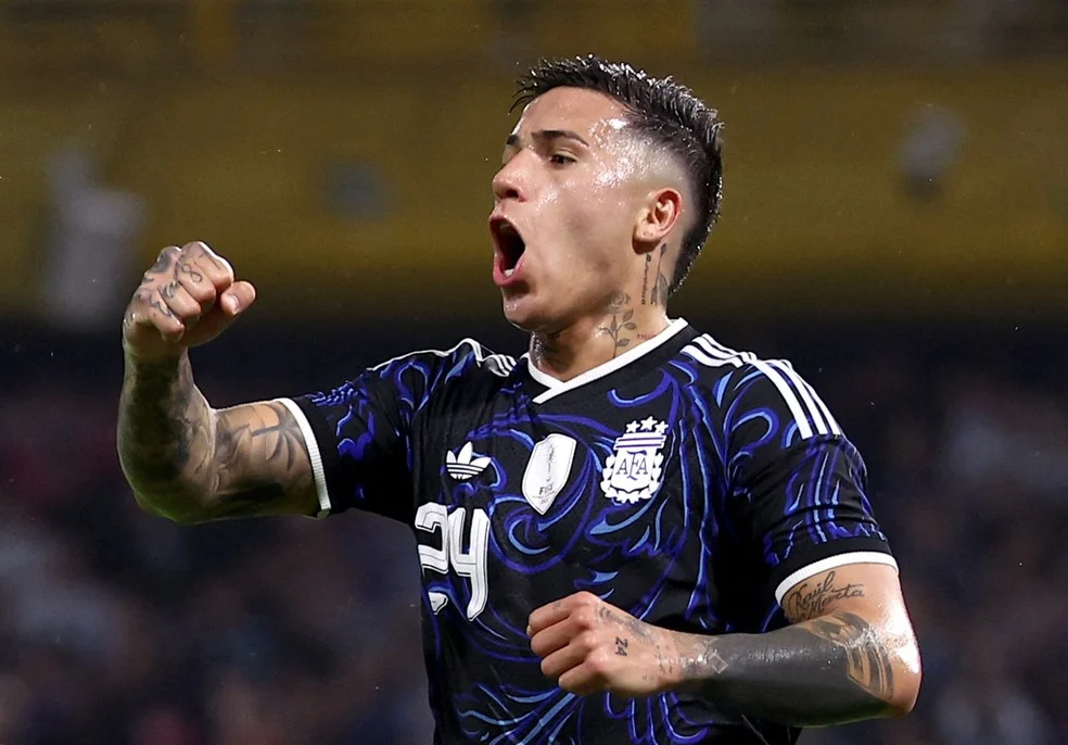 Enzo Fernández em ação pela seleção argentina