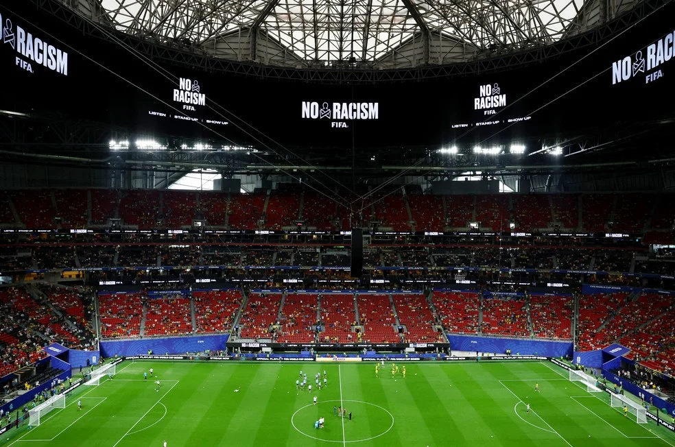 Inglaterra x RD Congo em ação no Estádio