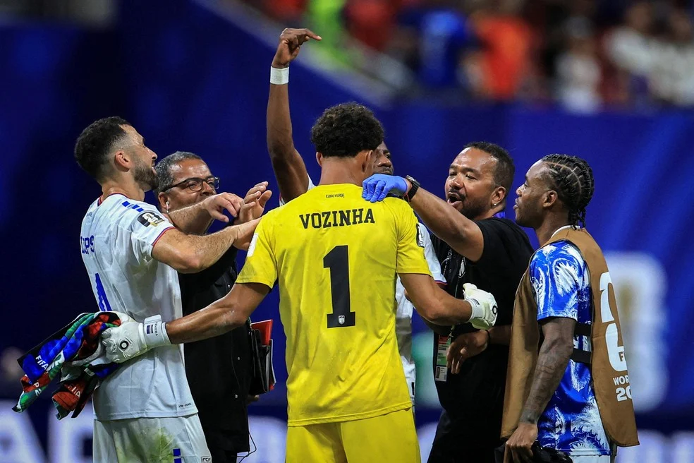Cabo Verde na Copa: Vozinha comemora com os companheiros