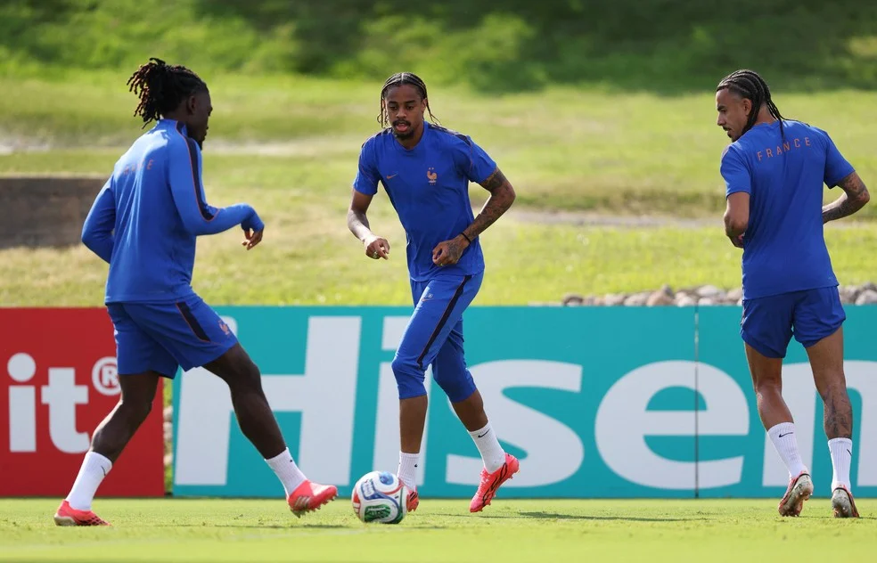 Barcola e equipe da França em treino nos EUA — França enfrenta Paraguai