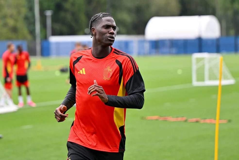 Amadou Onana em ação pela Bélgica