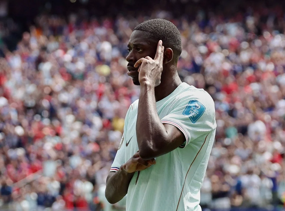 Dembélé comemorando gol do quinteto francês