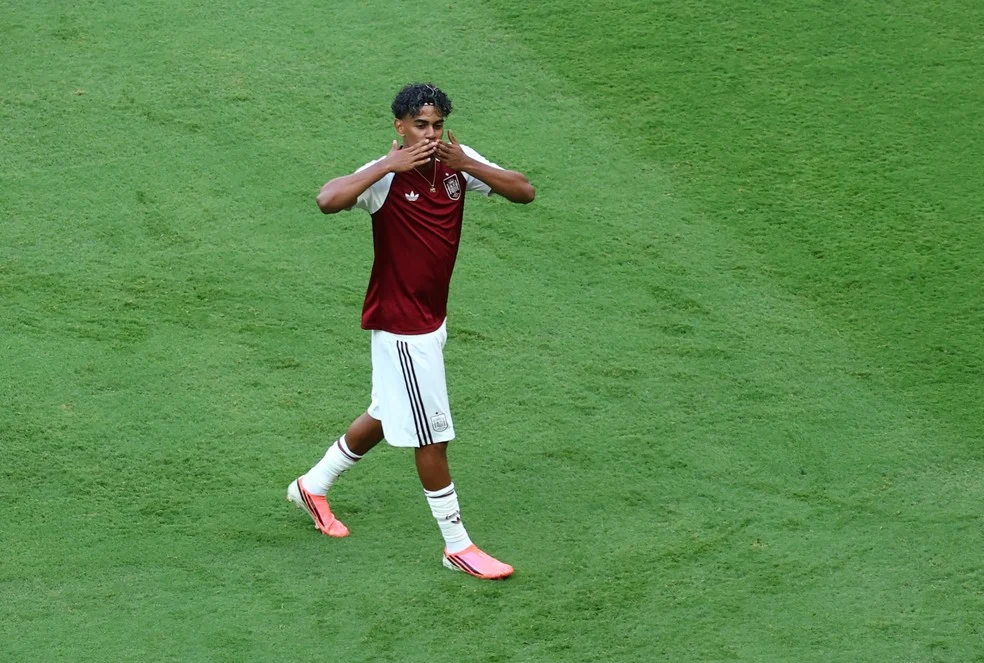 Lamine Yamal em ação pela seleção espanhola