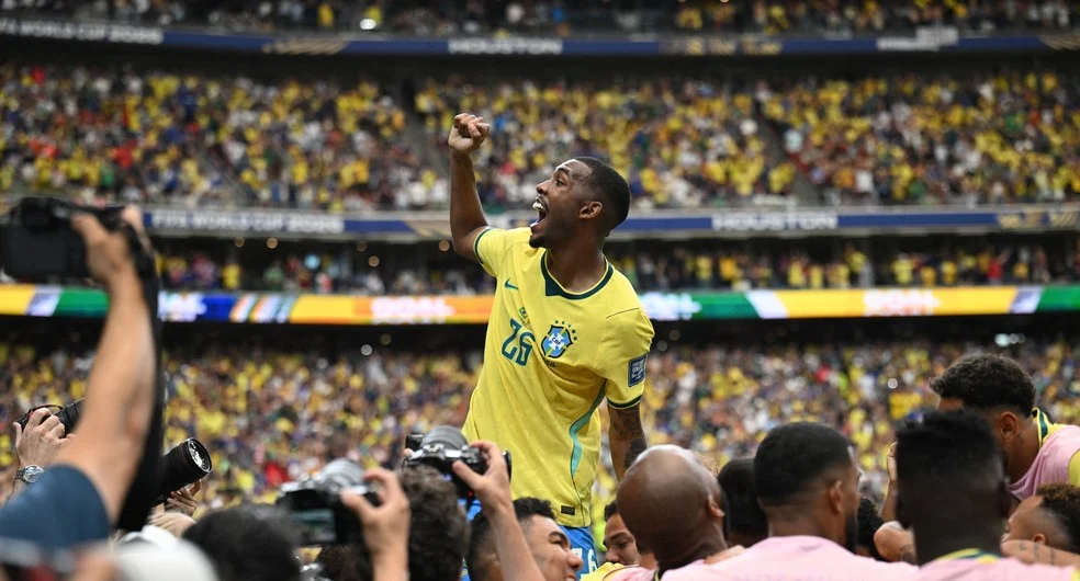 Rayan comemora gol de Gabriel Martinelli em Brasil x Japão — Supercomputador Opta