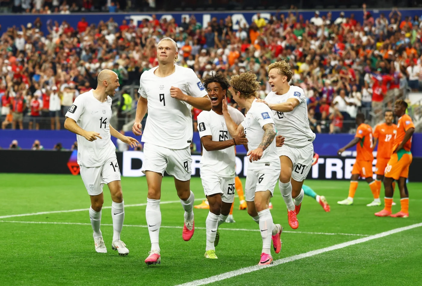 Jogadores da Noruega antes de jogo Noruega x Brasil