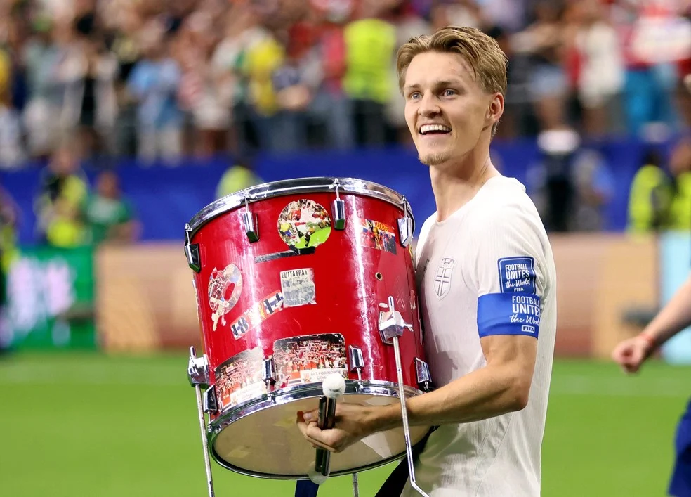 Noruega mostra defesa frágil com Odegaard em campo