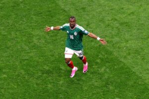 Julián Quiñones comemorando gol contra o Equador — Julián Quiñones