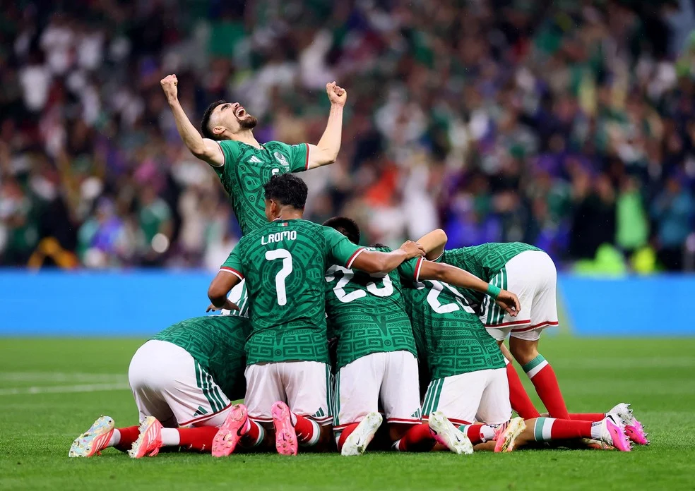 Comemoração no Azteca após México encerrar maldição do jogo cinco