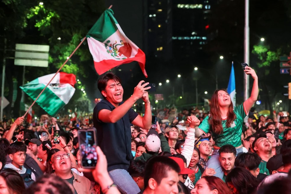 Torcida no Estádio Azteca — México no Azteca
