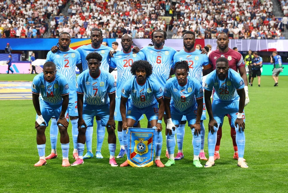 Jogadores RD Congo celebram durante jogo — Foto: Reuters
