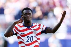 Folarin Balogun em campo — Balogun lamenta eliminação