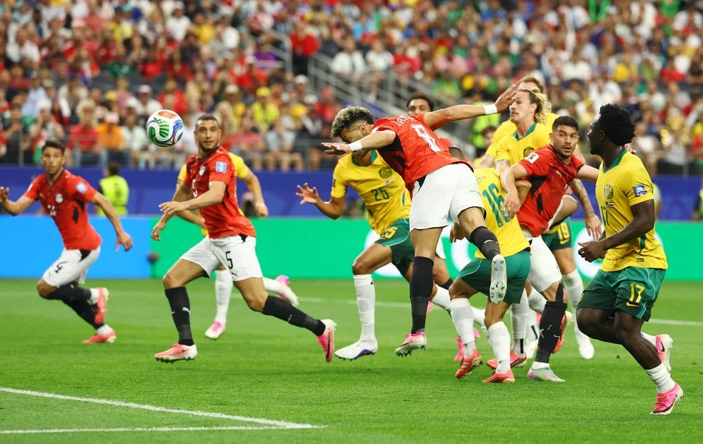 Emam Ashour celebra gol pelo Egito na Copa