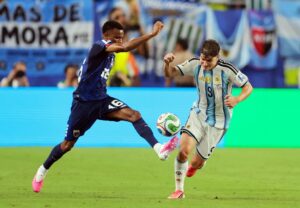 Julián Álvarez em ação pela Argentina na Copa do Mundo
