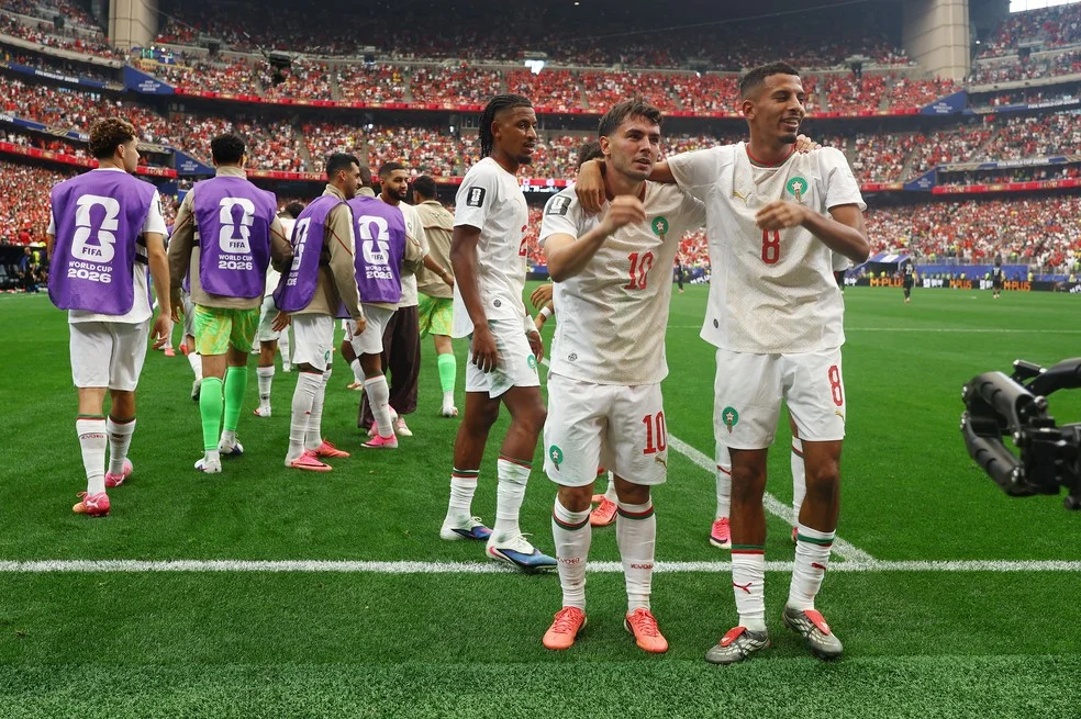 Ounahi Cartola comemora o gol com Brahim Diaz