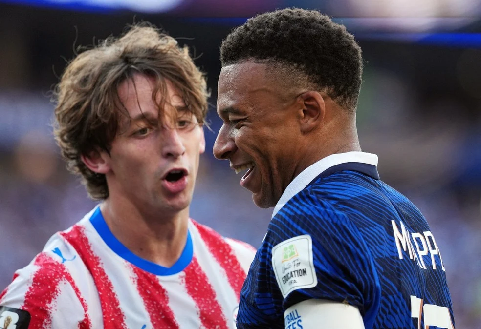 Mbappé alfineta Paraguai: Mbappé ri de provocação durante Paraguai x França