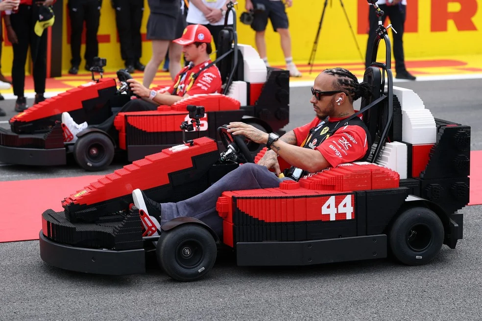 Karts de Lego em Silverstone — corrida de Lego