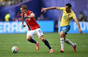 Berge e Odegaard em ação no meio-campo
