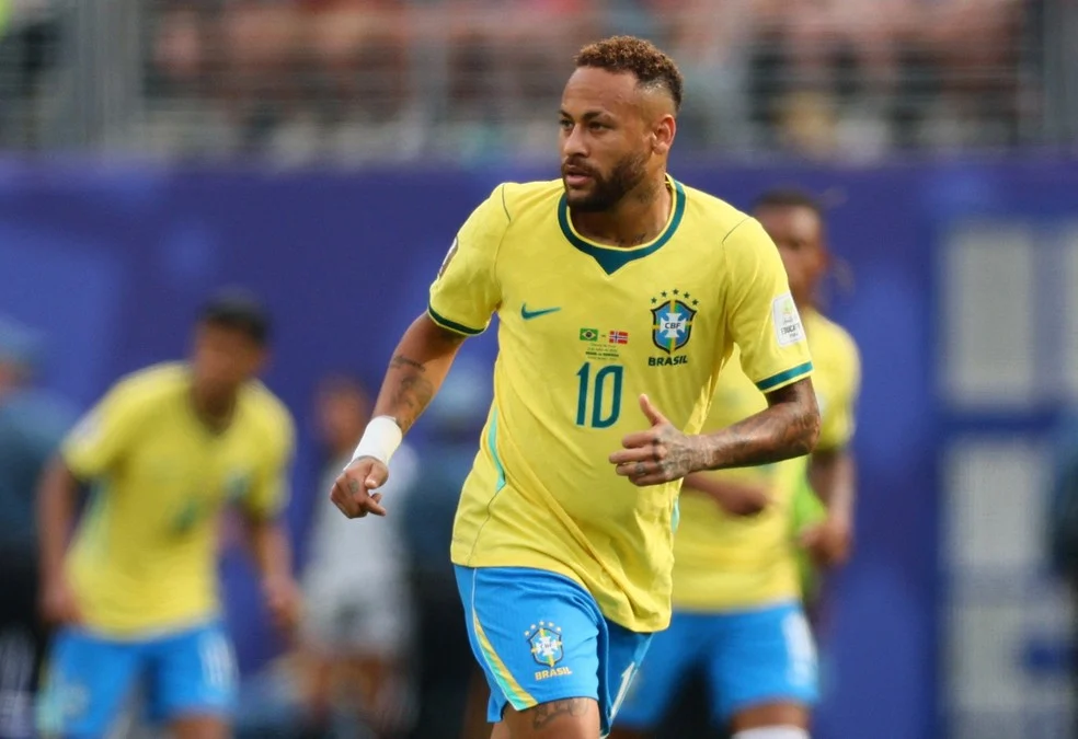 Thierry Henry elogia Neymar — Neymar em campo contra Noruega