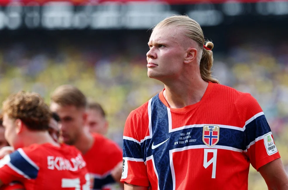 Erling Haaland comemora gol — Haaland elimina o Brasil