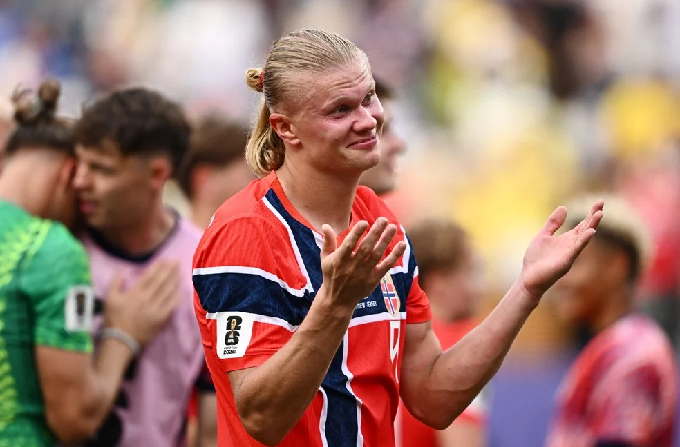 Erling Haaland comemora após Brasil x Noruega
