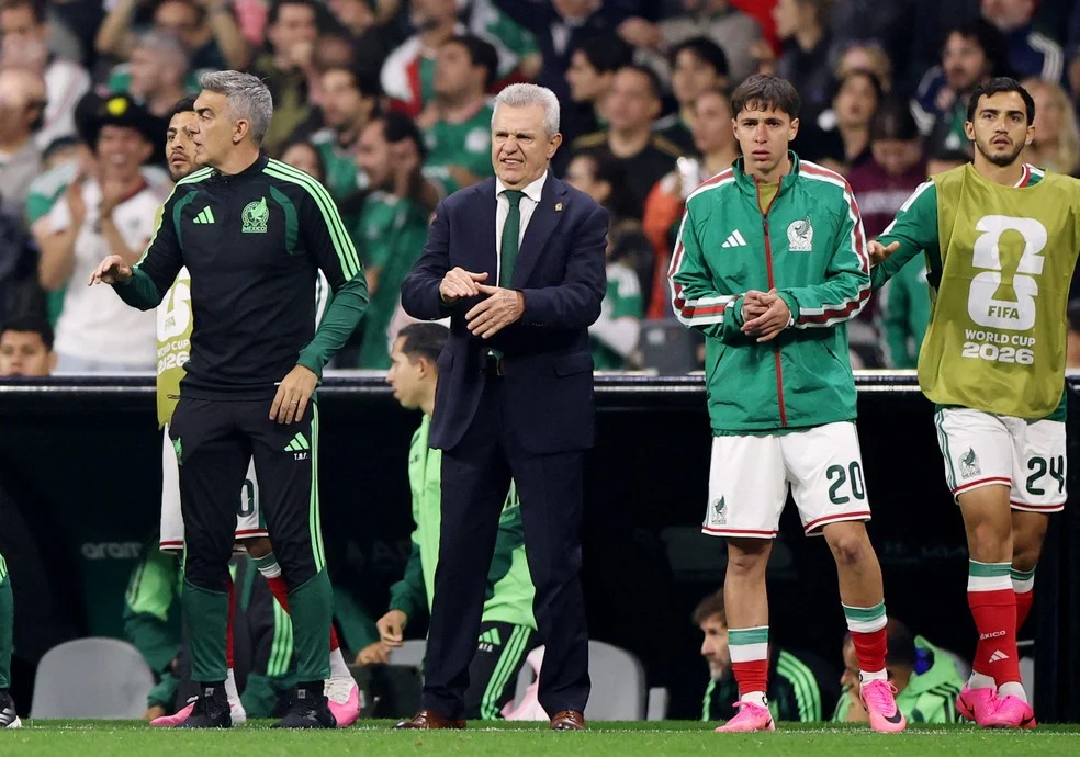 Javier Aguirre se despede do México no Estádio Azteca