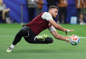 Unai Simón em aquecimento — bascos na Copa