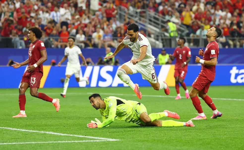 Mikel Merino marca em Portugal x Espanha — Merino e Endrick