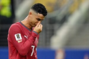 Cristiano Ronaldo chorando após eliminação: adeus às Copas
