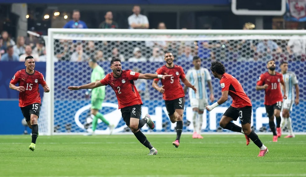 Yasser Ibrahim comemora gol pelo Egito contra a Argentina