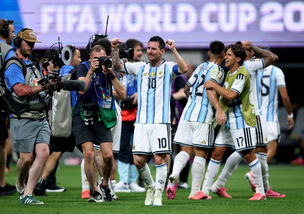 Messi vai às lágrimas após vitória: pausa antes das quartas