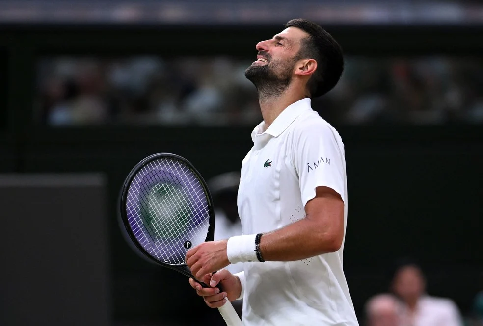 Djokovic Wimbledon em quadra nas quartas