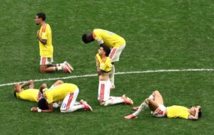 Jogadores da Colômbia lamentam eliminação em disputa de pênaltis