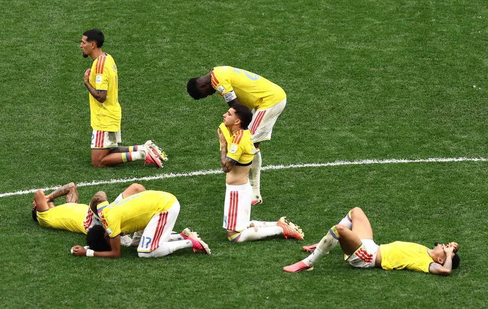Jogadores da Colômbia lamentam eliminação em disputa de pênaltis