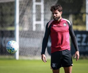 Jogadores do Corinthians em intertemporada no CT — Yuri Alberto em evidência