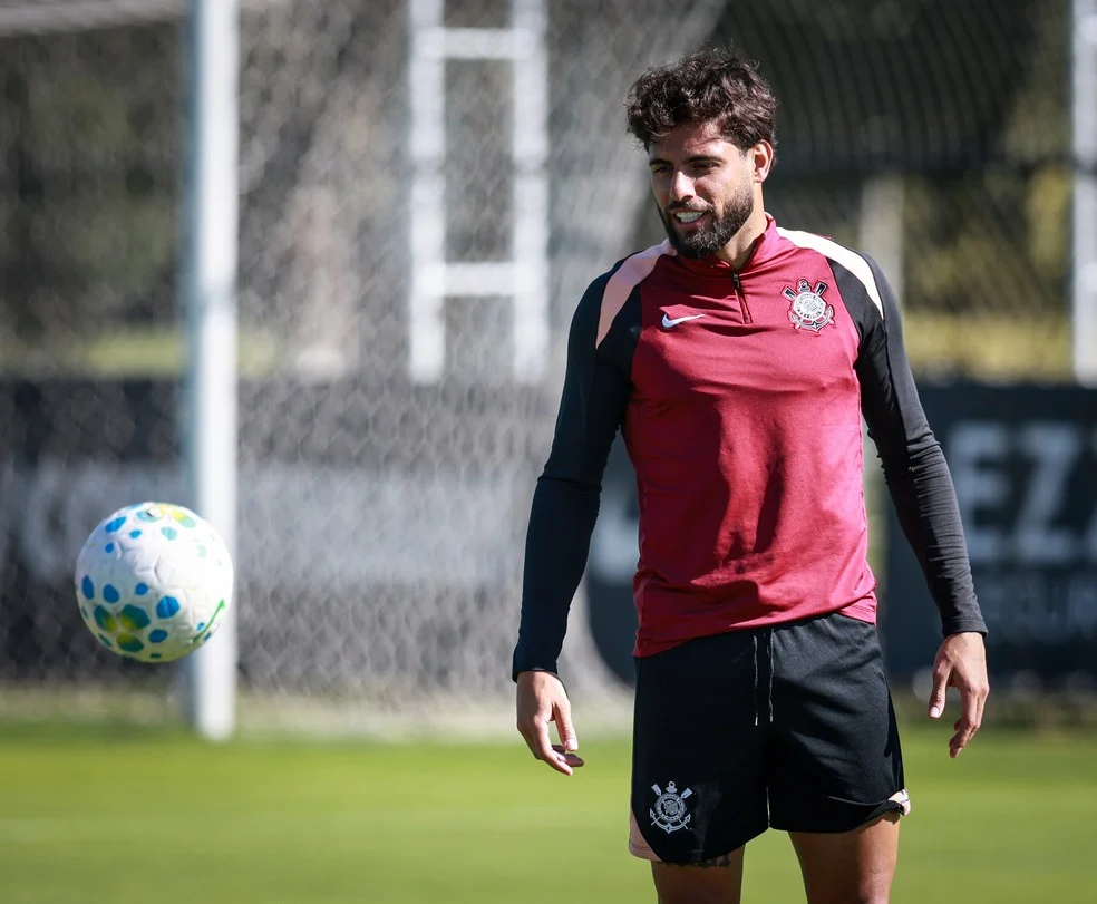 Jogadores do Corinthians em intertemporada no CT — Yuri Alberto em evidência