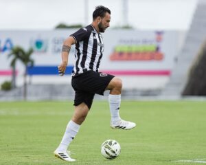 Giovanni Botafogo-PB comemorando gol