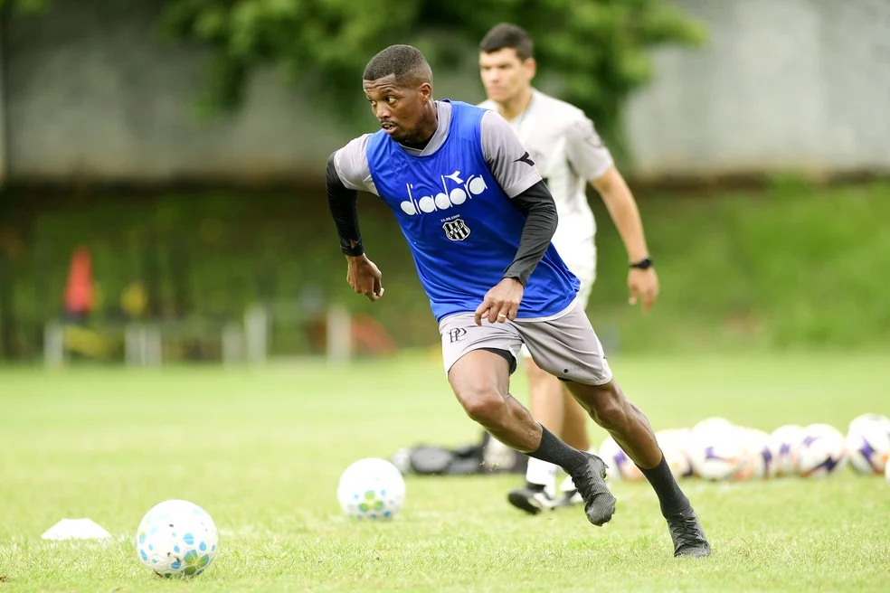 Pacheco no Botafogo-PB — lateral-direito em ação