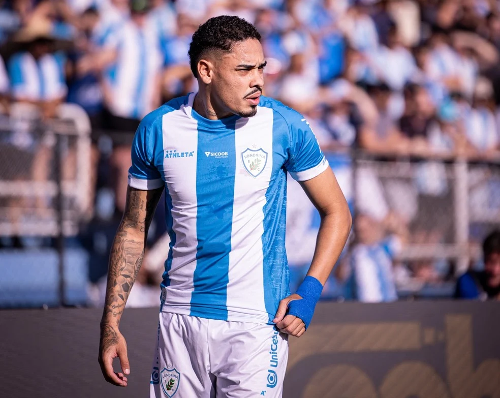 Iago Teles em ação pelo Londrina