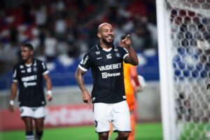 Patrick em ação pelo Remo — amistoso do Remo