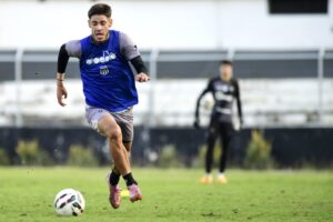 Lucas Justen em treino da Ponte Preta